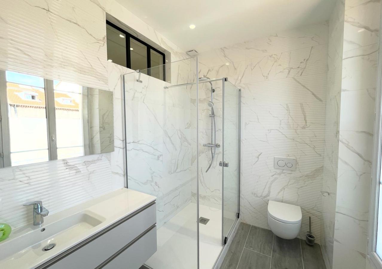 Viva Riviera Deluxe Floor 2 Bedrooms 2 Bathrooms *